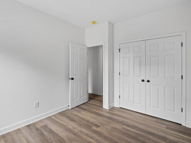Building Photo - 417 8th St Dr SW