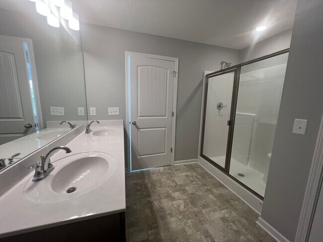 Building Photo - 41 Country Cir