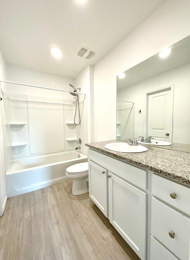 Building Photo - **APPLICATION RECEIVED** **MOVE IN SPECIAL** Beautiful 4BR/2BA Home with Fenced Yard & Garage!