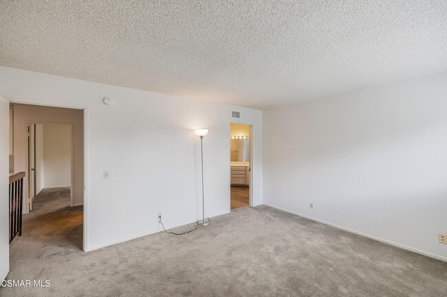 Building Photo - 3050 Wildwood Ave
