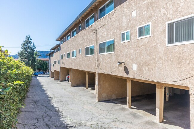 Building Photo - 3227 Altura Ave