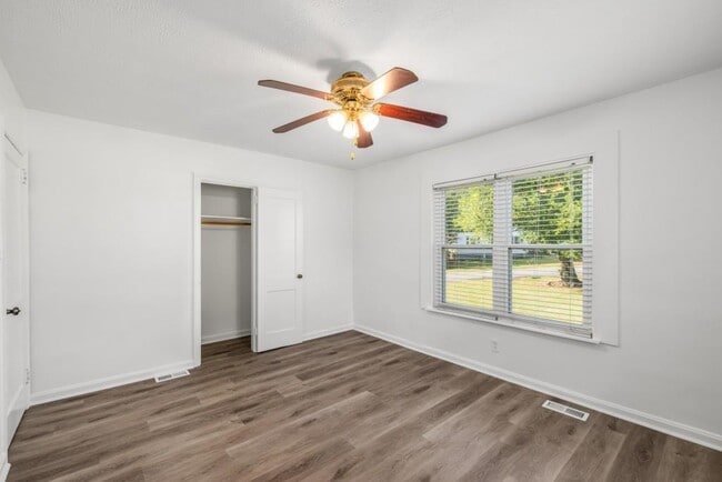 Building Photo - 1801 Crestridge Dr SE