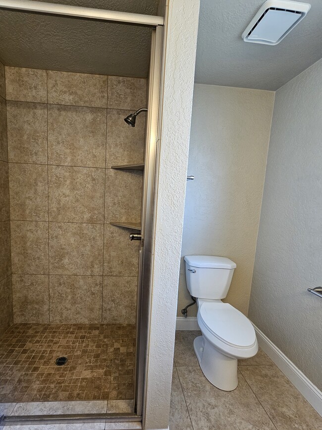 Building Photo - 1823 Valley View Dr