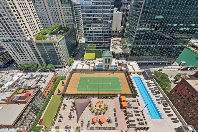 Building Photo - 345 N La Salle Dr