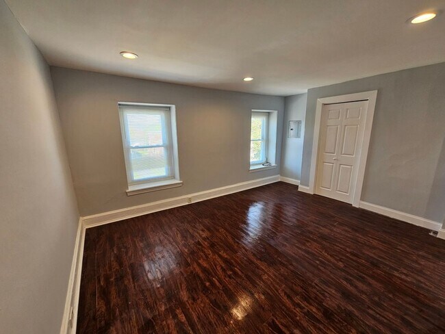 Building Photo - 4729 Leiper St