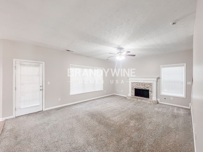 Building Photo - 215 Prince Edward Way