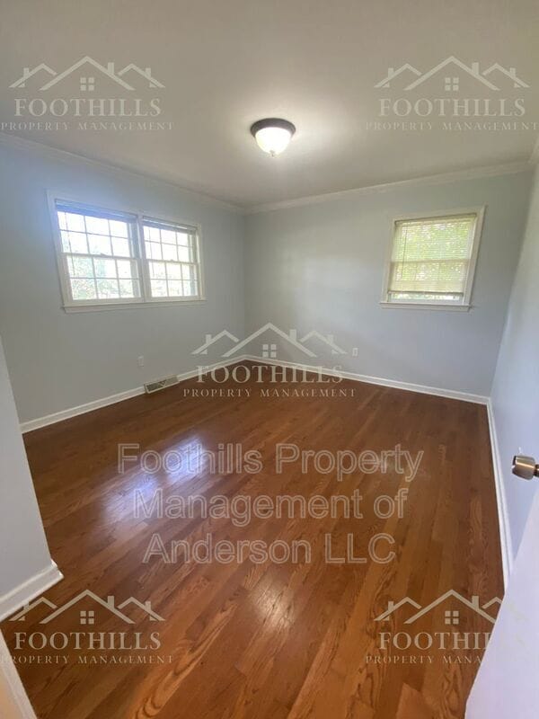 Building Photo - 102 Windemere Way