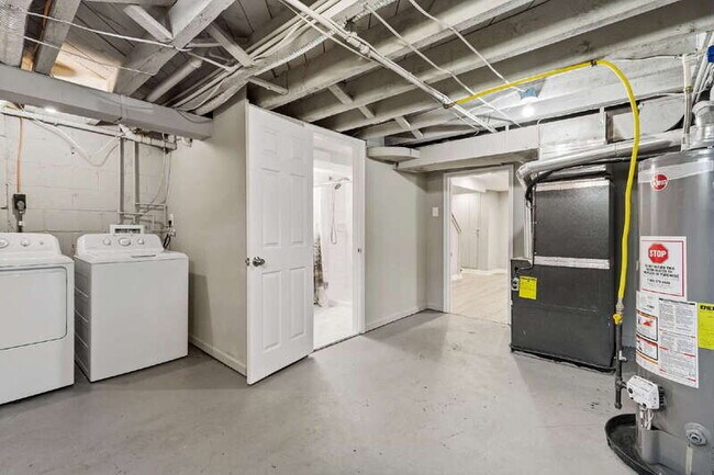 Building Photo - 3482 Dunhaven Rd