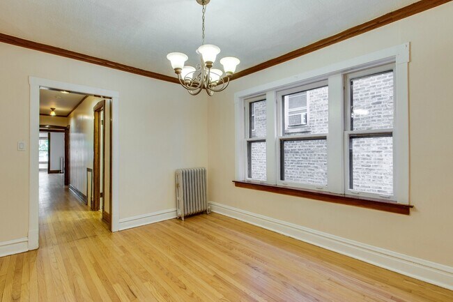 Building Photo - 1434 W Thorndale Ave