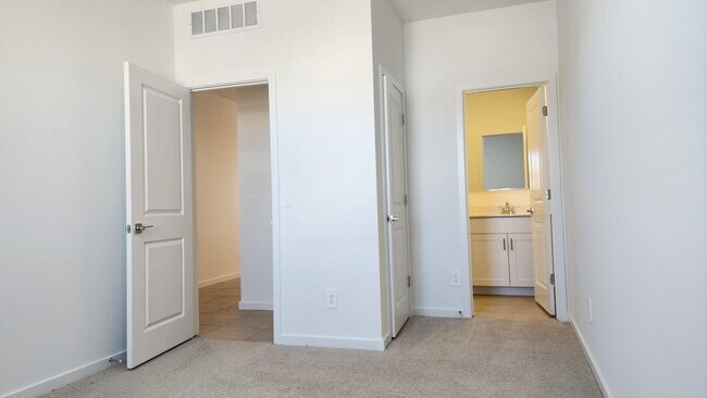 Building Photo - 7615 E Cozy Cottage Ln