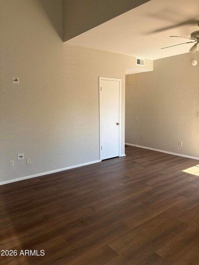 Building Photo - 930 N Mesa Dr