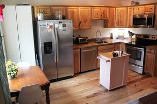 Building Photo - 61 Virginian Ln