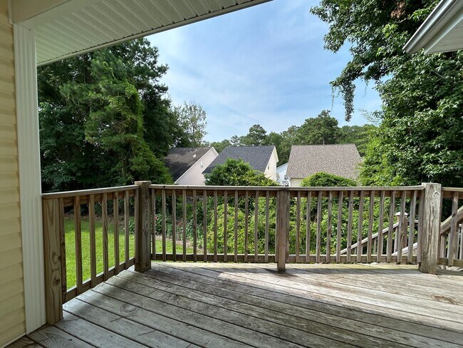 Building Photo - 2BR Condo in Holton Place – Pool, Porch, a...