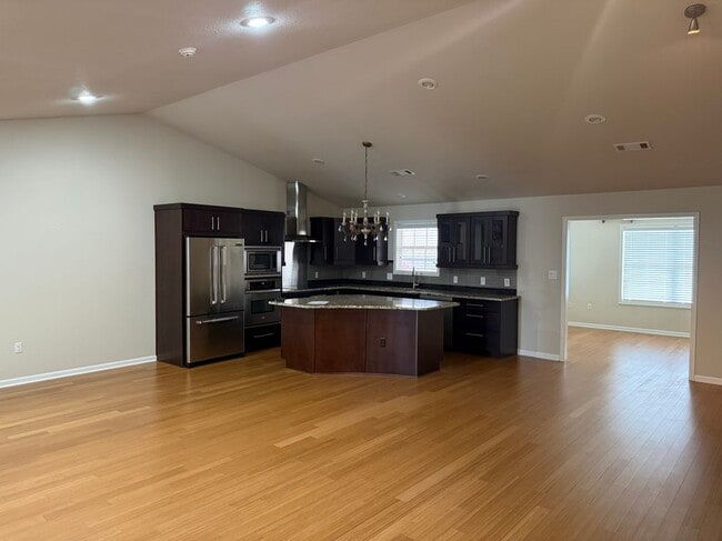 Building Photo - 12 Enclave Cir