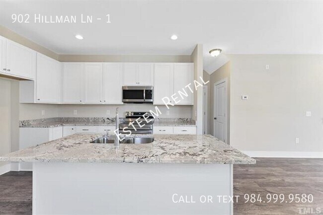 Building Photo - 902 Hillman Ln