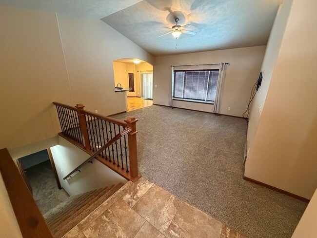 Building Photo - Large Ranch Style Twin Home For Rent