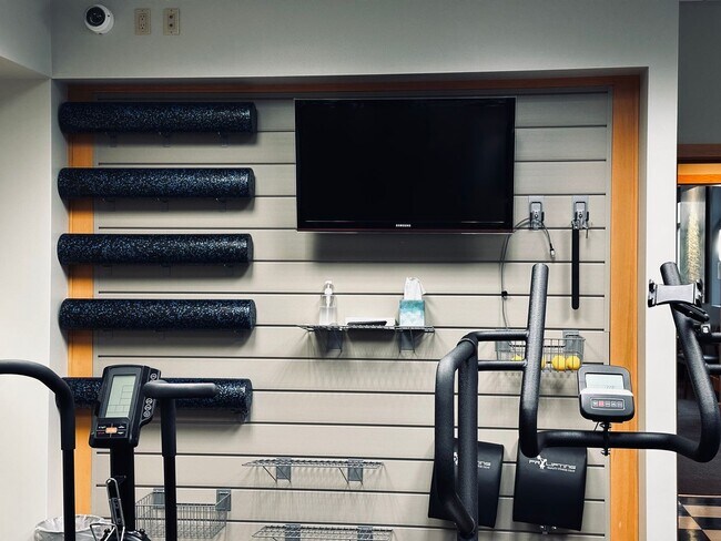 Building Photo - Downtown Bellevue Studio with Balcony, In-Unit Laundry & Amenities