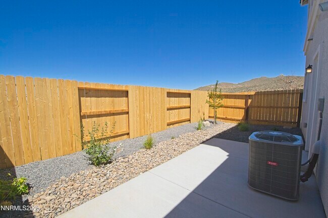Building Photo - 843 Orchard Rock Dr