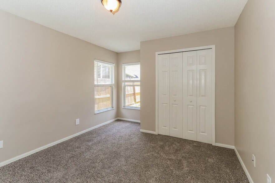 Building Photo - 1324 Crimson Clover Ln