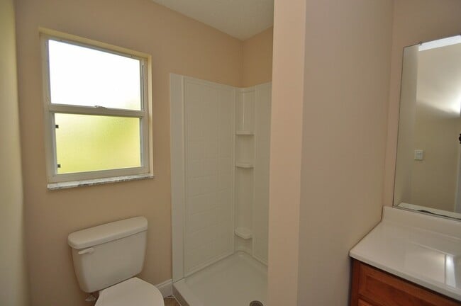 Building Photo - 5 Richfield Ln