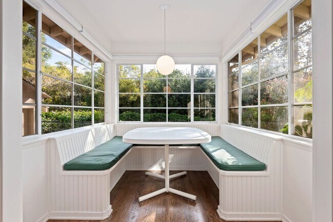 Building Photo - Located in the MUS - Unfurnished Serene El Bosque Home Available November