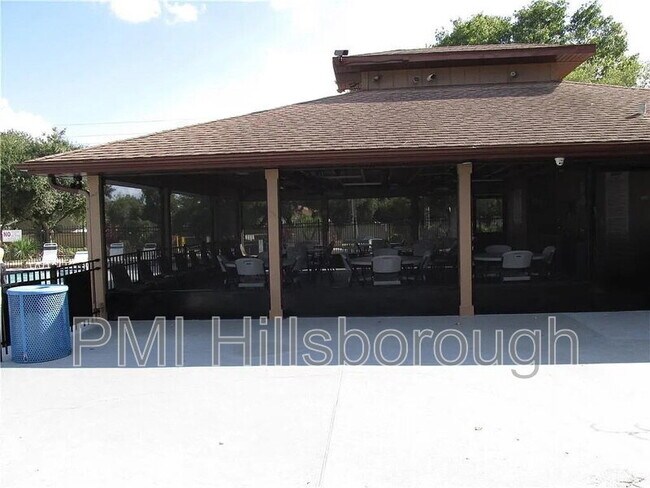 Building Photo - 914 Burlwood St