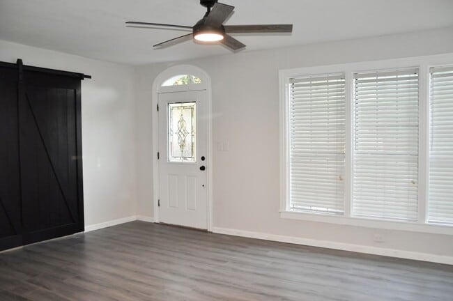 Building Photo - 114 Yates St