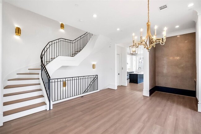 Building Photo - 39 Crain Sq Blvd