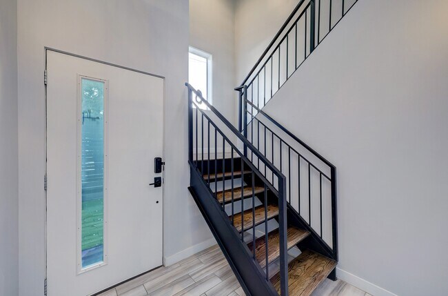 Building Photo - 1401 Fairview St