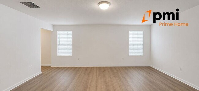 Building Photo - Stunning 5?Bedroom Home with 3 Bathrooms Single Family House.