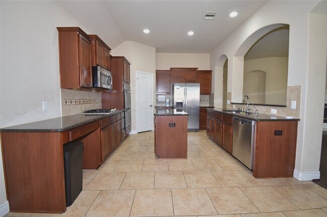 Building Photo - 5623 S Denham Ridge Ln