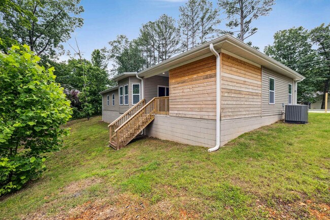 Building Photo - 10 Granshire Dr