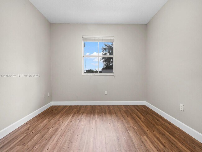 Building Photo - 1049 NE 42nd Pl