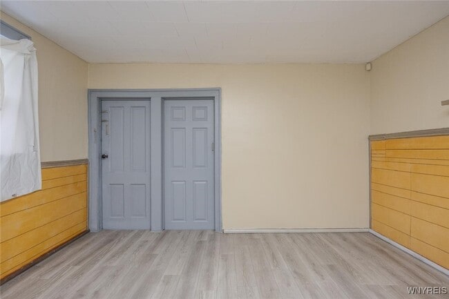 Building Photo - 68 Sirret St