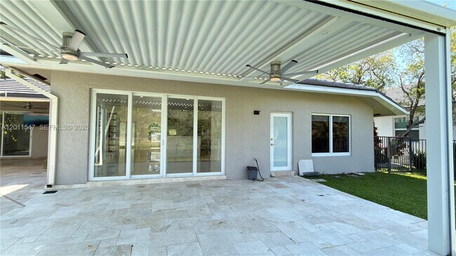 Building Photo - 3767 Oak Ridge Cir