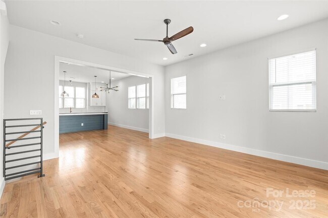 Building Photo - 2027 Isom St