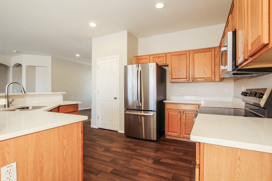 Building Photo - 10866 W Chase Dr