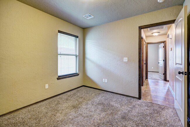 Building Photo - AVAILABLE THE END OF APRIL! 3 OR 4 BDRM, 2 BATHRM, 2 CAR & STORM SHELTER