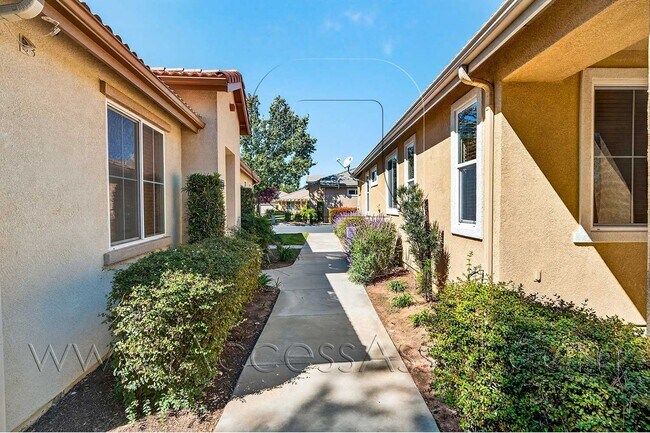 Building Photo - 55+ Age Community – Charming 2 Bed / 2 Bat...