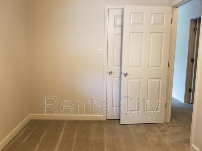 Building Photo - 948 Bear Creek Rd