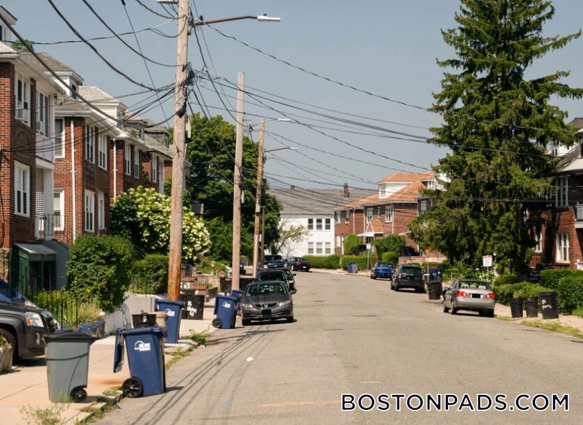 Building Photo - 1687 Commonwealth Ave