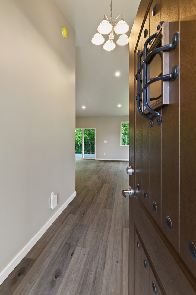 Front Entry - 1563 Mt Baker Hwy