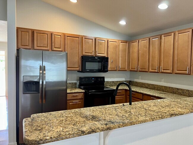 Building Photo - 12305 NE 48th Loop