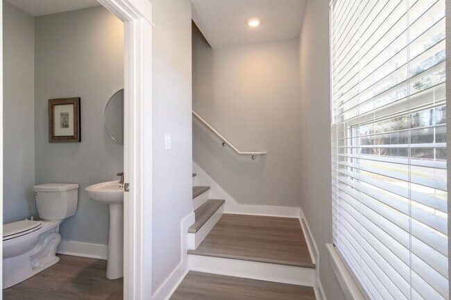 Building Photo - 110 B Jarvis Lndg Dr