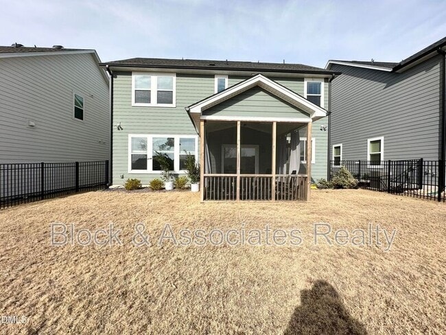 Building Photo - 99 Daybreak Way