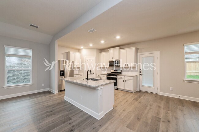 Building Photo - 628 Brookside Dr