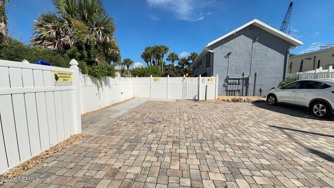 Building Photo - 108 S 5th St