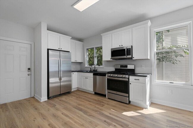Primary Photo - 17 Willard St