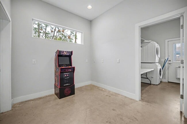 Building Photo - 6700 Canal St