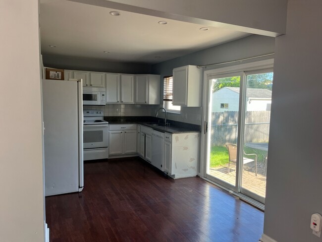 Building Photo - 2941 Beland Ave